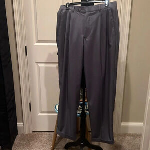 EUC Men’s Gray Riccardo Designed in Italy Dress Slacks 32 x 20. Pristine.